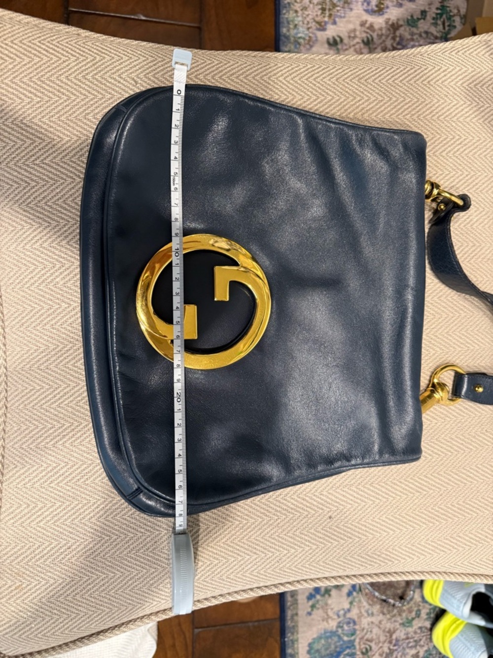 Vintage Gucci Navy Leather Shoulder Bag with Gold Logo - Picture 13 of 13